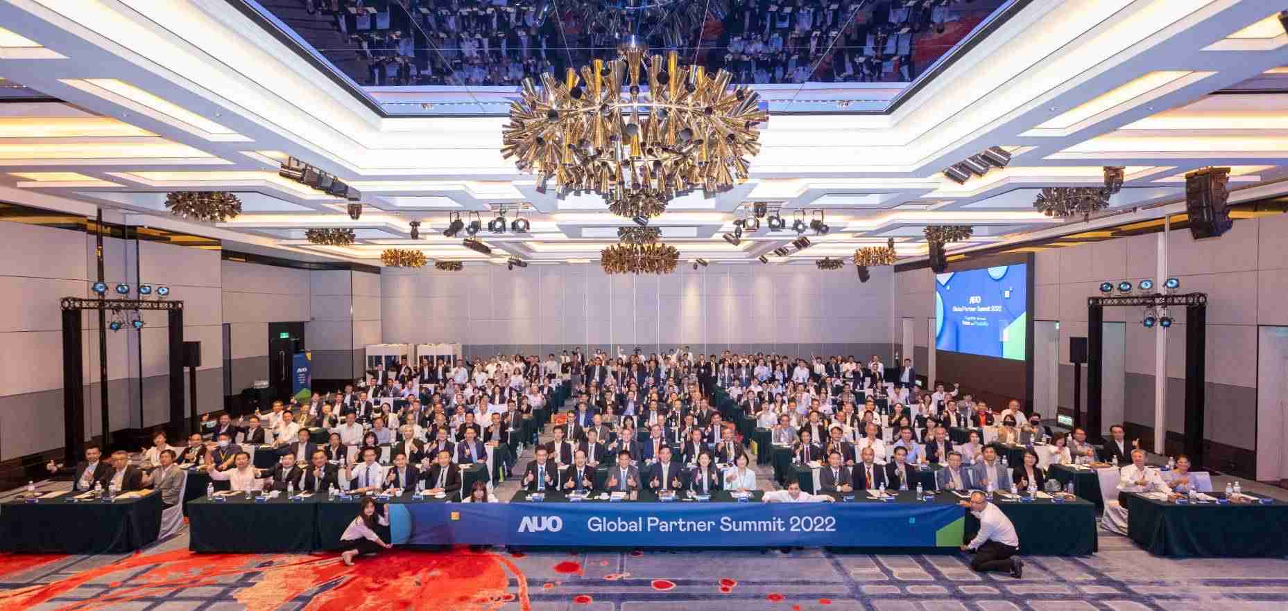 友達推動「安心、、、創新、、、用心、、同心、、、、盡心」五星職旅，，，，為菲籍員工打造全方位照護，，，，首度贏得「人權實踐與發展領袖獎」殊榮