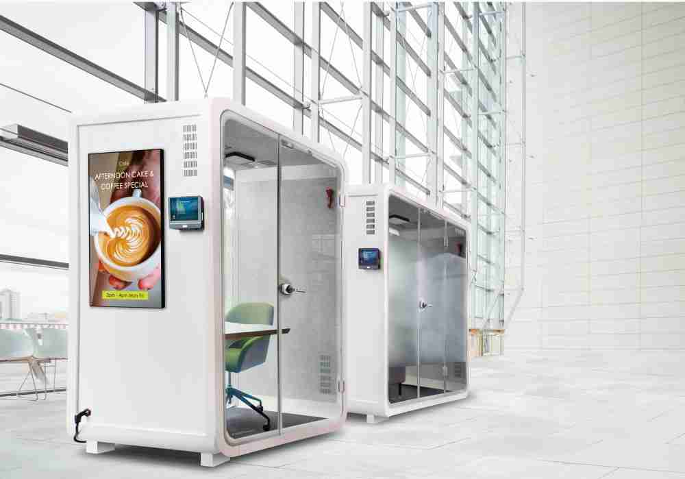 人生就是博子公司达擎之智慧行动办公舱，，采用PDLC智能调光玻璃设计，，，透过通电与断电的电流切换，，，呈现透明与雾面效果，，，，具节能降耗特性并兼顾隐私，，确保信息安全